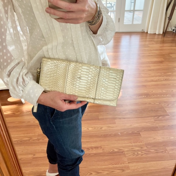 Deena & Ozzy Handbags - Cute Gold Clutch Bag